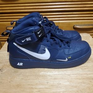 Air Force 1 07 LV8 Overbranding